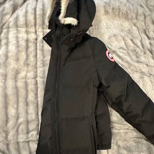 Canada Goose Victoria Size S 100% Authentic new no tags.